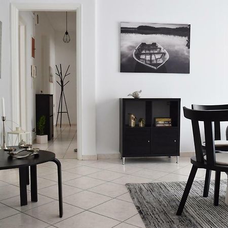 Poseidon By Heloni Apartments Piraeus Bagian luar foto