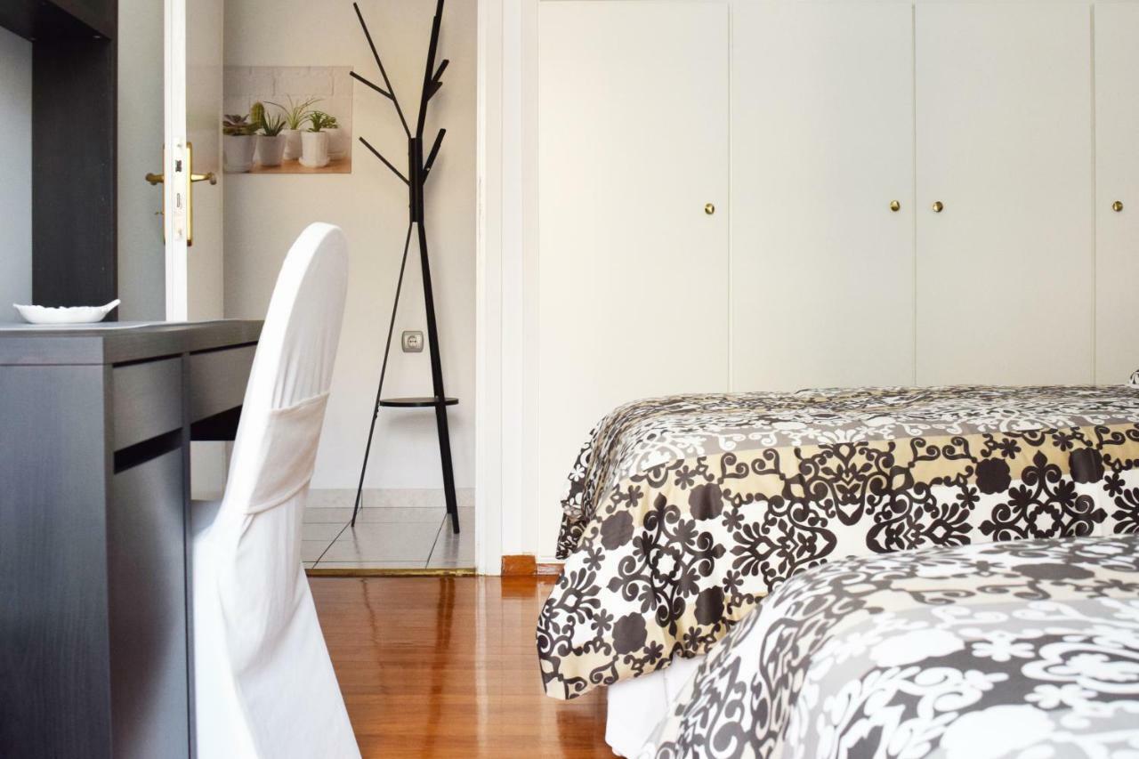 Poseidon By Heloni Apartments Piraeus Bagian luar foto