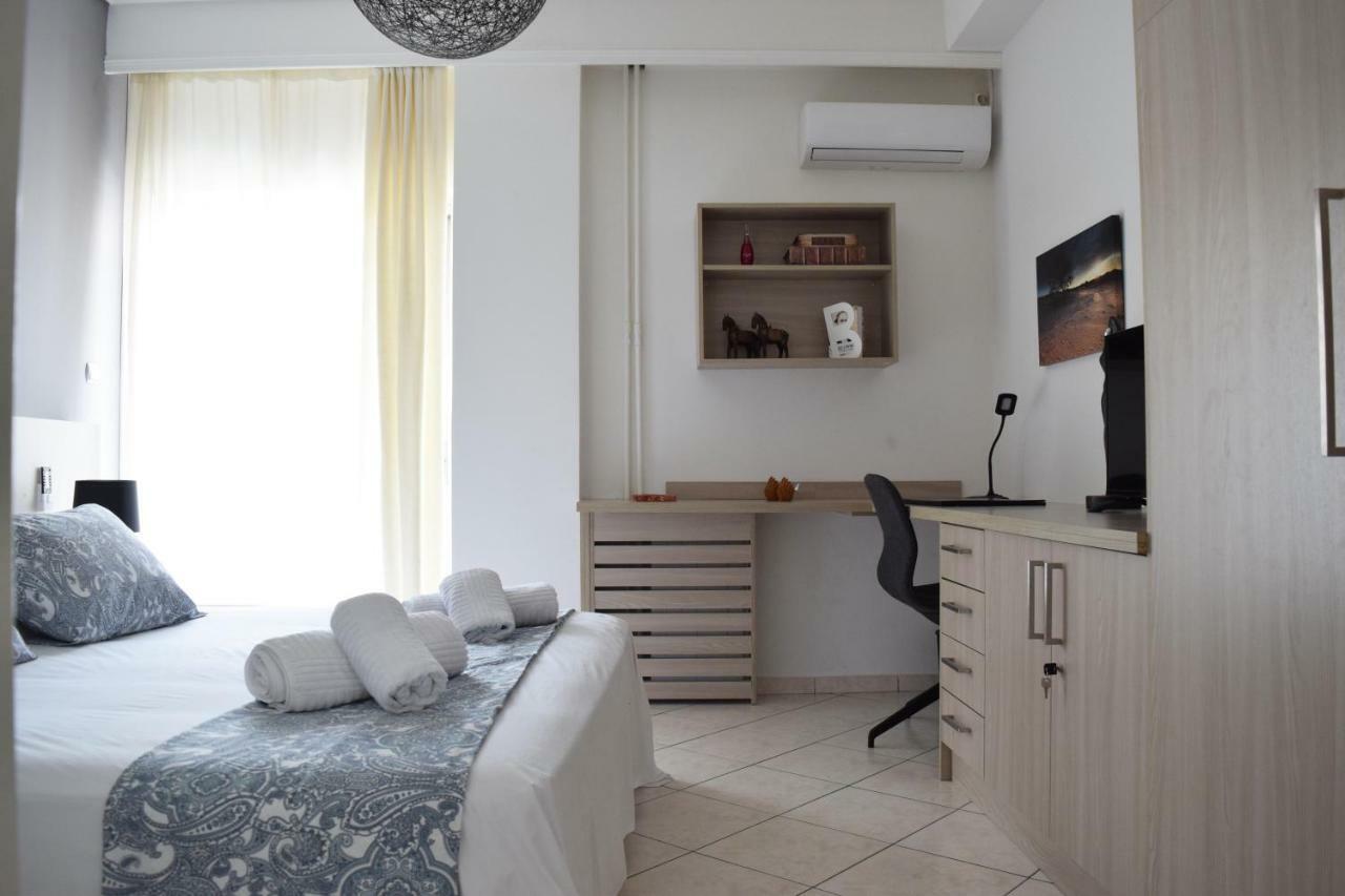 Poseidon By Heloni Apartments Piraeus Bagian luar foto